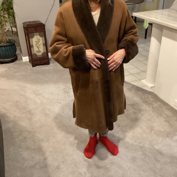 An authentic shearling coat - Picture 2 of 3